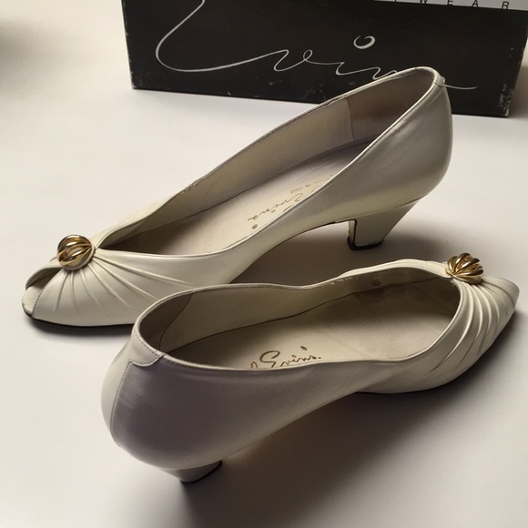 Vintage David Evian Peep Ivory Shoes - Picture 5 of 8